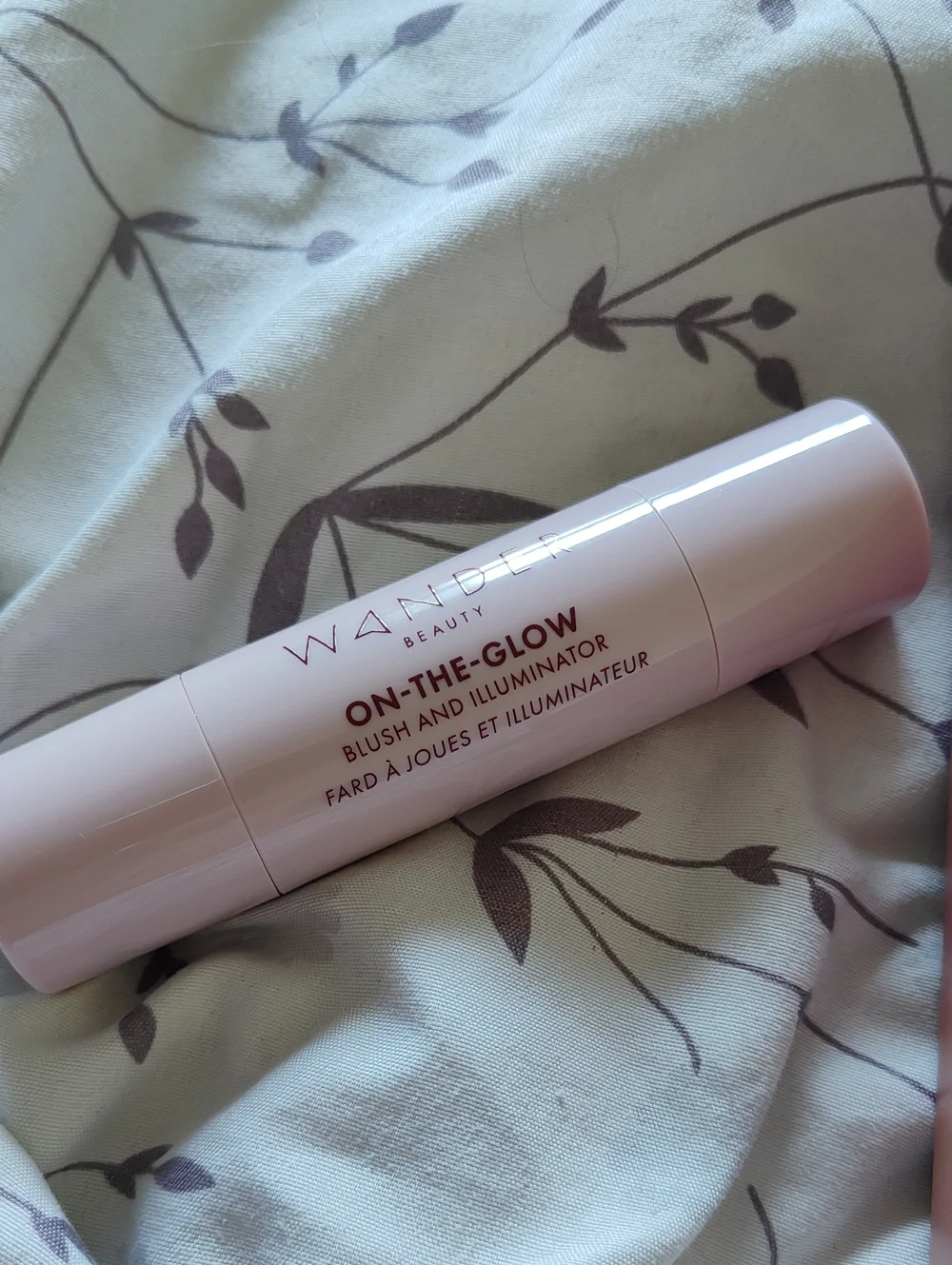 Wander Beauty Petal Pink On the Glow Blush and Illuminator Highlighter Stick